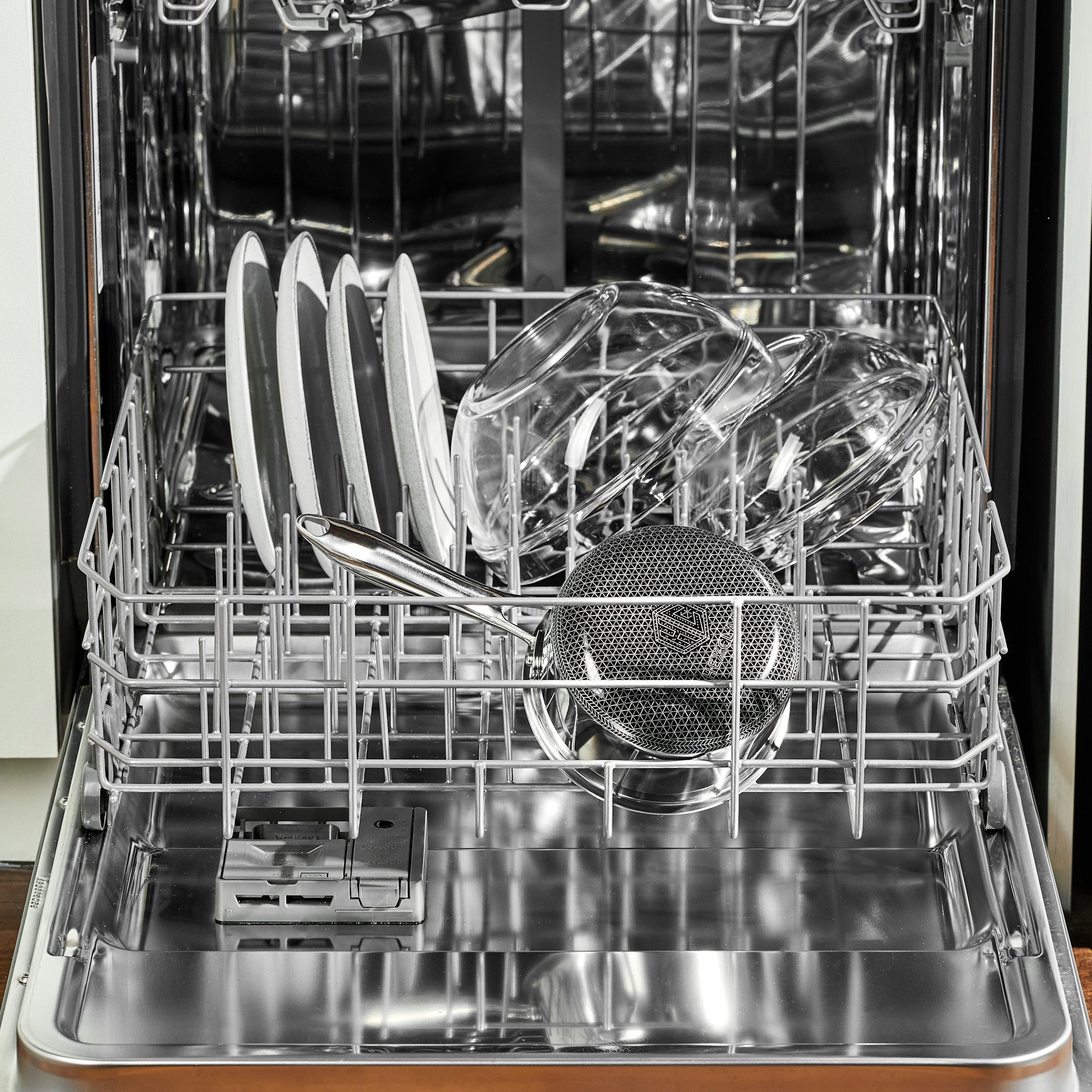 Hybrid Saucepan with Lid, 1-Qt